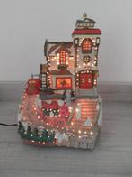 Dickensville brandweer kazerne voor kerstdorp, Diversen, Kerst, Ophalen of Verzenden, Zo goed als nieuw