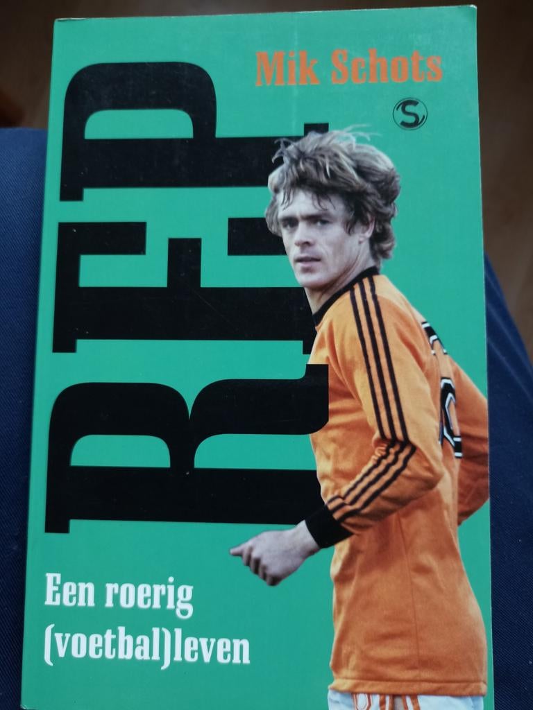 REP - Mik Schots: Een roerig voetballeven, Ophalen of Verzenden, Gelezen, Mik Schots, Sport