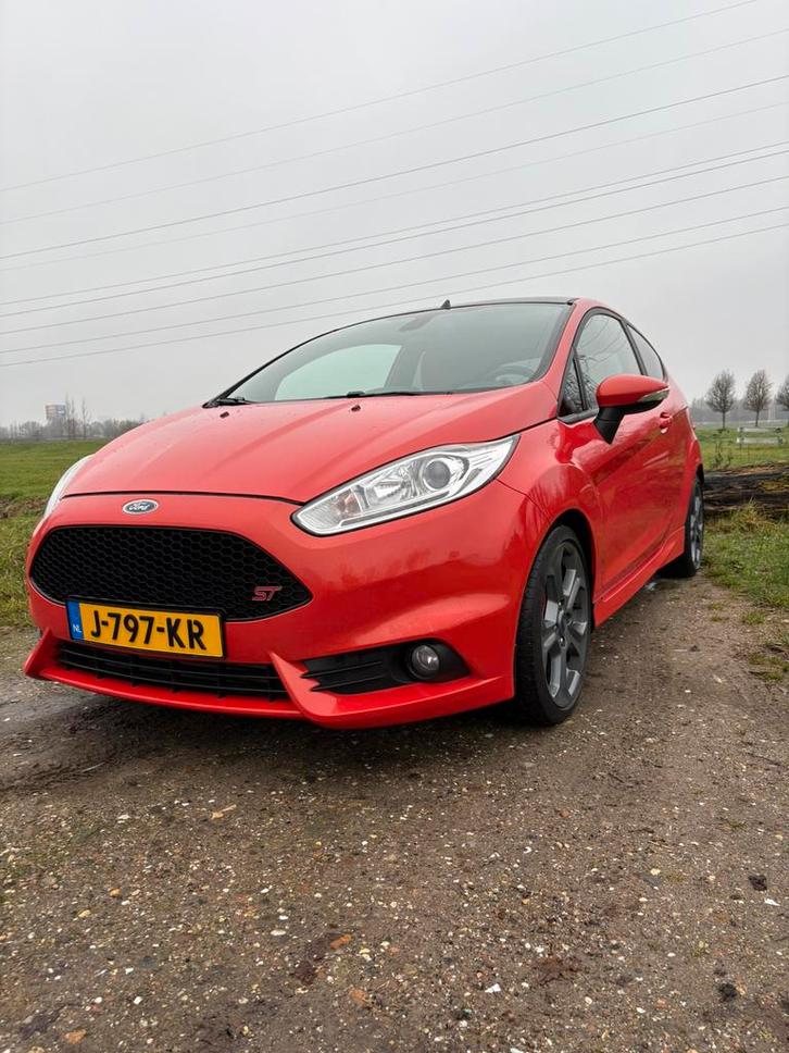 Ford Fiësta ST 1.6 182PK 2016 Nieuwe apk! Compleet onderhoud, Auto's, Ford, Particulier, Benzine, E, Hatchback, Handgeschakeld
