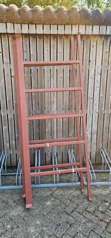 4 stuks stalen frame / zware stelling verstelbaar beschikbaar voor biedingen