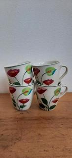 4 mooie kleine mokken met bloemmotief., Huis en Inrichting, Keuken | Servies, Ophalen, Zo goed als nieuw, Overige stijlen, Kop(pen) en/of Schotel(s)