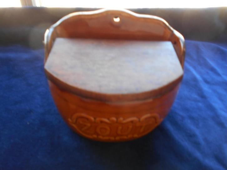 Zeldzame aardewerken zoutbak+ houten klep, nu 5,95., Antiek en Kunst, Antiek | Keukenbenodigdheden, Ophalen of Verzenden