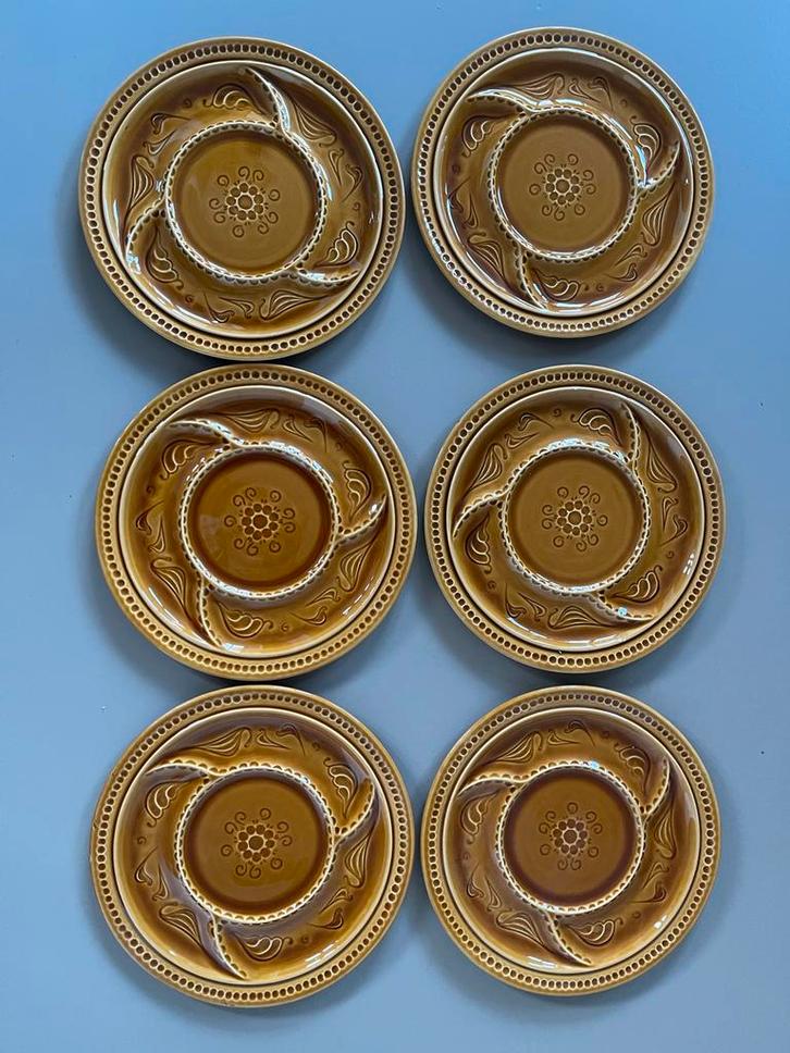 6 vintage fondue borden okergeel, Huis en Inrichting, Keuken | Servies, Zo goed als nieuw, Bord(en), Overige stijlen, Aardewerk