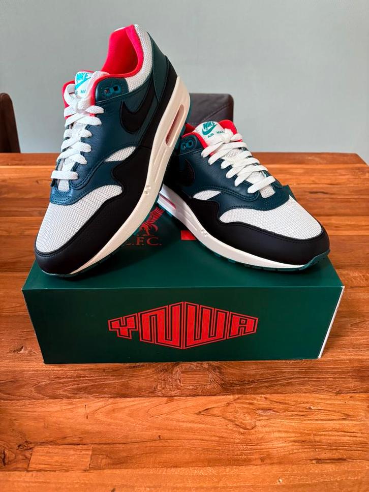 Nike Air Max 1 LeBron James Liverpool 44, Kleding | Heren, Schoenen, Nieuw, Sneakers of Gympen, Overige kleuren, Ophalen of Verzenden
