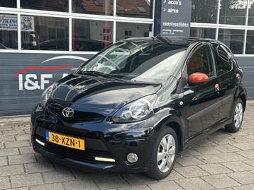 Toyota Aygo 1.0 VVT-i Dyn. Automaat 1.Eigenaar Airco Navi beschikbaar voor biedingen