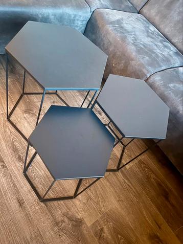 Bijzettafeltjes te koop beschikbaar voor biedingen