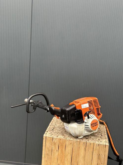 Stihl KM 130 R 2012, Zakelijke goederen, Machines en Bouw | Tuin, Park en Bosbouw, Overige typen