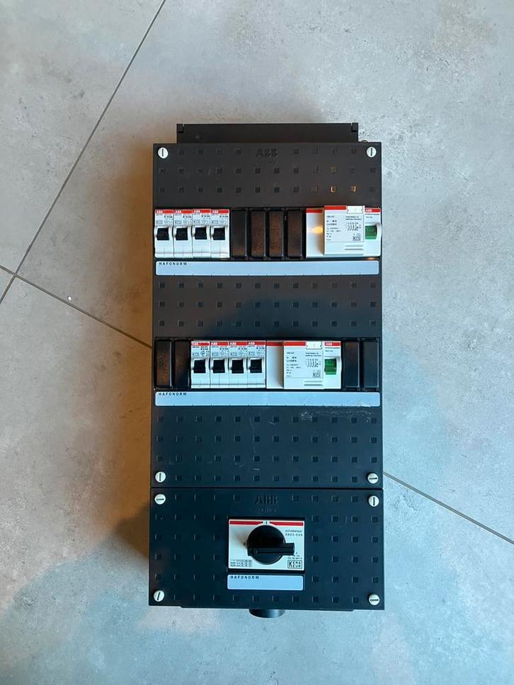 Abb 3 fase meterkast met 8 groepen, complete groepenkast, Doe-het-zelf en Verbouw, Elektra en Kabels, Zo goed als nieuw, Overige typen