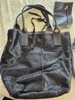 Te koop tas van koeienhuid - met binnentas en klein tasje, Ophalen of Verzenden, Nieuw, Zwart, Shopper