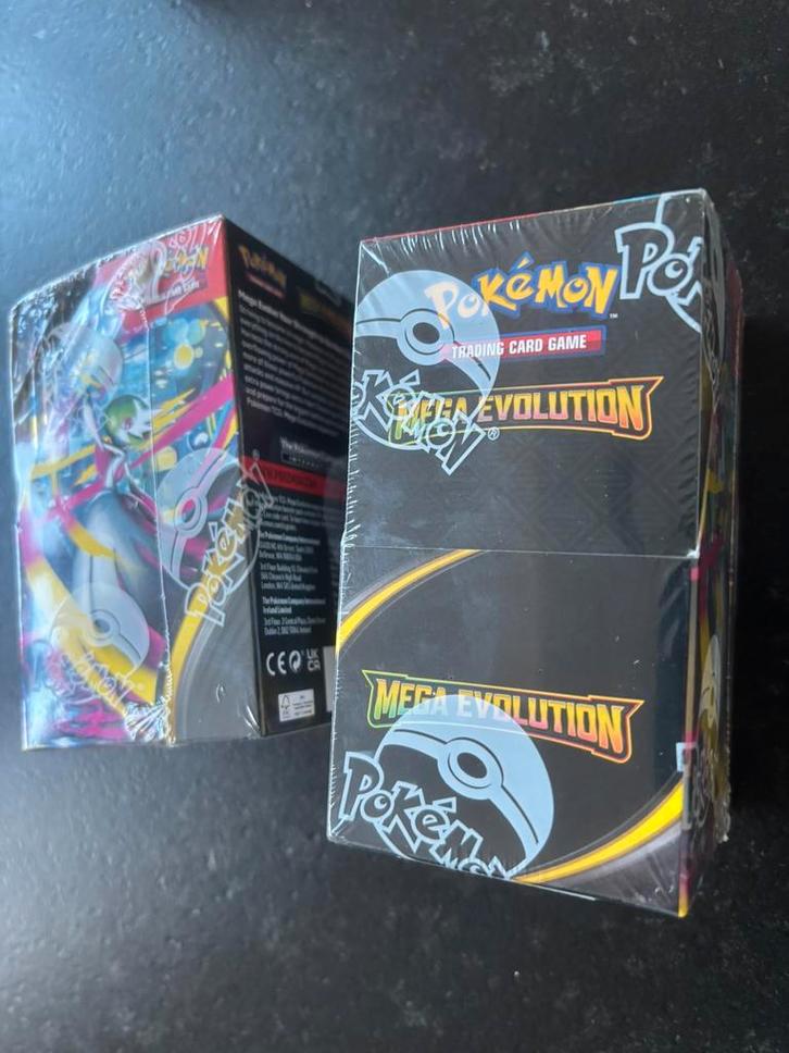 Nieuwe halve boosterbox pokemon mega Evolution 18 packs, Hobby en Vrije tijd, Verzamelkaartspellen | Pokémon, Zo goed als nieuw