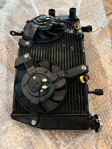 Radiateur met ventilator ducati 1098 848 1198 1098s 1198s beschikbaar voor biedingen