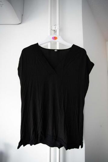 Zwart T-shirt met v-hals Yaya maat M beschikbaar voor biedingen