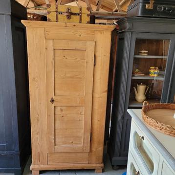 Brocante oude grenen smalle eendeurskast garderobekast beschikbaar voor biedingen