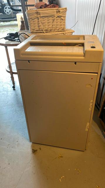 IDeal Shredder goed werkend.  Teab beschikbaar voor biedingen