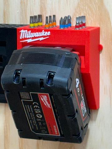 Milwaukee accuhouder en bitshouder beschikbaar voor biedingen