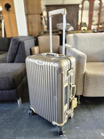 Rimowa - Topas Check in M multiwheel E-tag Aluminium koffer beschikbaar voor biedingen