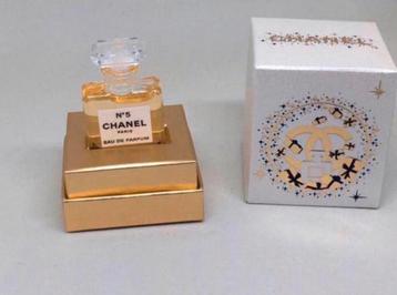Speciale uitgifte Kerst 2023 Chanel N5 eau de parfum mini beschikbaar voor biedingen