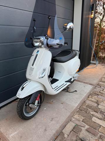 ⭐️Vespa s 50cc 2 takt UNIEKE STAAT 4000 km ⭐️ beschikbaar voor biedingen