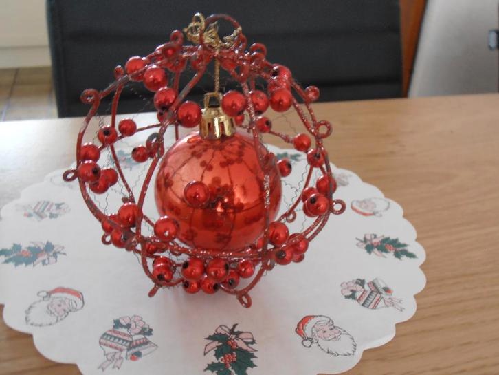 Oude glazen kerstbal in bol van ijzerdraad en leonisch draad, Diversen, Kerst, Gebruikt, Ophalen of Verzenden