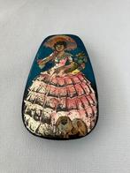 Horner snoepblik dame met hondje, Verzamelen, Blikken, Ophalen of Verzenden, Gebruikt, Overige