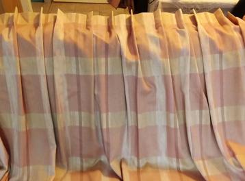 2 Beige roze gordijnen van 250 cm hoog en elk 115 cm breed beschikbaar voor biedingen