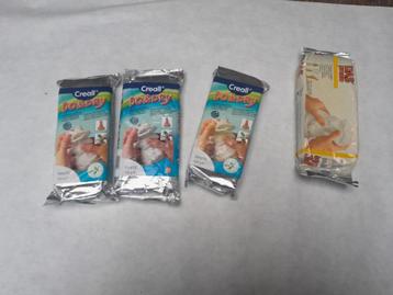 4 pakjes boetseerklei totaal 2 kg beschikbaar voor biedingen