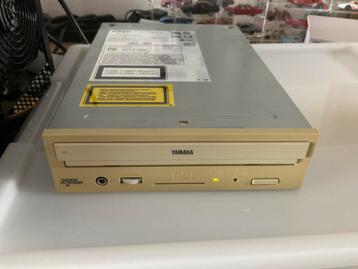 Yamaha CDR-200t SCSI CD-brander beschikbaar voor biedingen