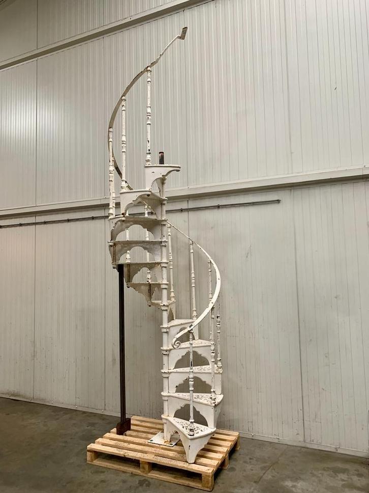 Oude wenteltrap spiltrap gietijzer antiek metaal victoriaans, Doe-het-zelf en Verbouw, Ladders en Trappen, Gebruikt, Trap, 2 tot 4 meter