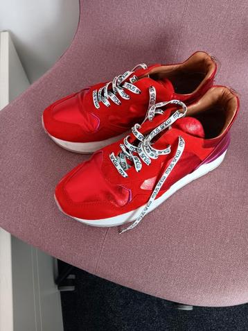 Te Koop: MJUS Sneakers,  mt 42. Rood.