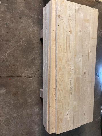 Vuren planken. Spijkervrij. Ongeschaafd. beschikbaar voor biedingen