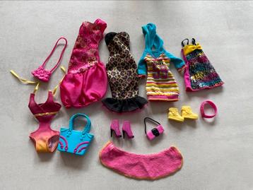 Barbie kledind en accessoires beschikbaar voor biedingen