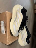 Yeezy 700 V3 maat 38 2/3, Kleding | Dames, Schoenen, Ophalen of Verzenden, Nieuw, Wit, Sneakers of Gympen