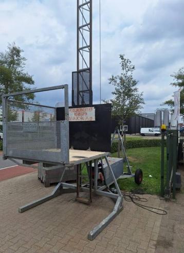 Nette bouwlift, lift 400 kg, 380 volt beschikbaar voor biedingen