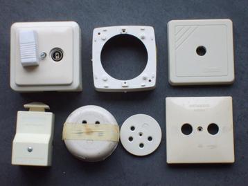 Diverse afdekkapjes voor tvdozen € 0,25 per stuk. beschikbaar voor biedingen