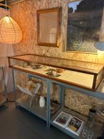 Vintage houten vitrinekast, Ophalen, Met klep(pen), 50 tot 100 cm, Zo goed als nieuw