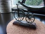 Hoge Bi Velocipede beeldje v Tin In Miniatuur antieke Fiets, Verzamelen, Beelden en Beeldjes, Ophalen, Gebruikt, Overige typen