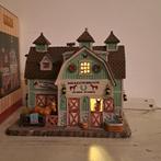 Paardenstal Meadowbrook horse stable Lemax met doos 25345, Ophalen of Verzenden, Zo goed als nieuw