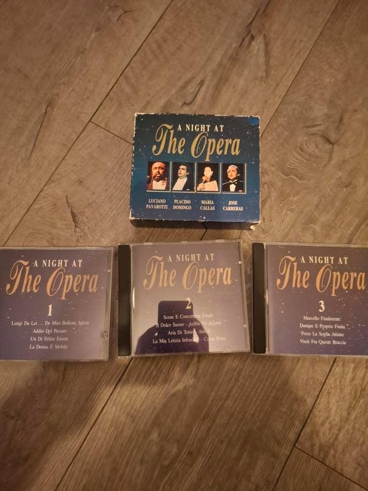 A Night At The Opera - 3CD Boxset, Cd's en Dvd's, Cd's | Klassiek, Gebruikt, Opera of Operette, Romantiek, Boxset, Ophalen of Verzenden