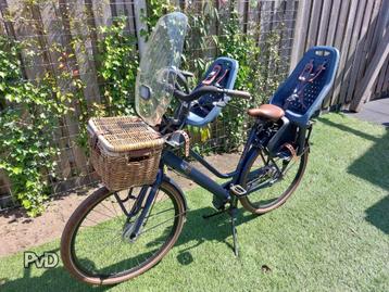 Moederfiets / transportfiets (blauw) met twee kinderzitjes beschikbaar voor biedingen