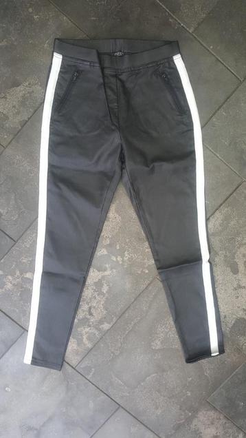 Norah – zwarte (coating) broek maat 36 beschikbaar voor biedingen