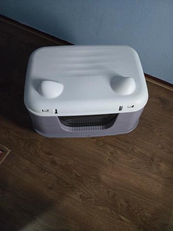Kattenbak  beschikbaar voor biedingen