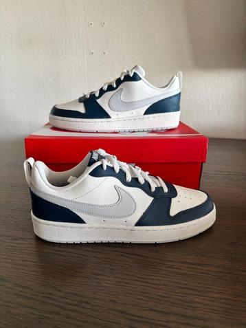 NIKE Court Borough Low 2 (GS) Summit White/Pure Plat. EUR 39 beschikbaar voor biedingen