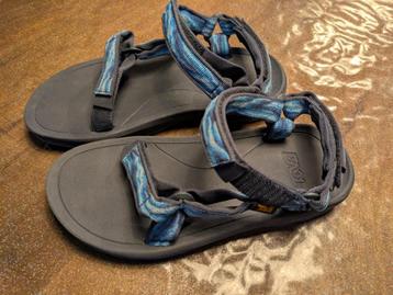 Teva Hurricane maat 35 (als nieuw) beschikbaar voor biedingen