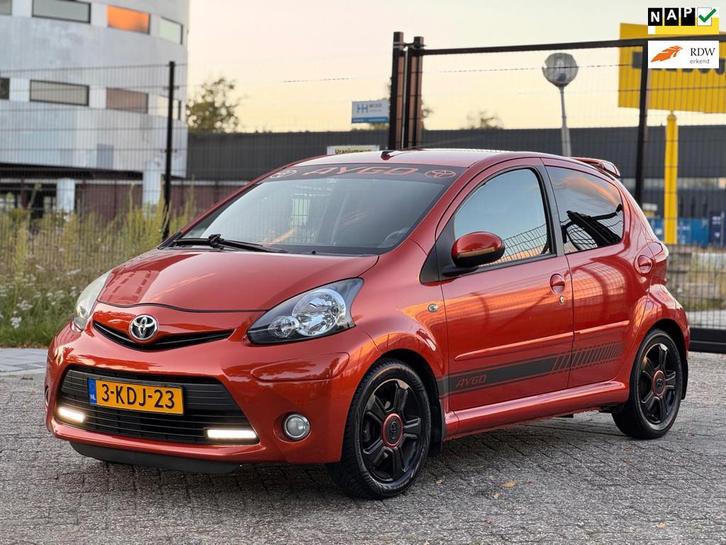 Toyota Aygo 1.0 VVT-i Dynamic Orange/nw ketting incl waterpo, Auto's, Toyota, Bedrijf, Te koop, Aygo, ABS, Airbags, Airconditioning
