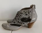 Grijze opengewerkte pumps met rits achter Everybody maat 39, Pumps, Everybody, Ophalen of Verzenden, Grijs