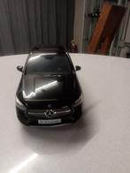 Mercedes Benz B-Klasse, 1/18 Dealer uitgave, Hobby en Vrije tijd, Modelauto's | 1:18, Ophalen of Verzenden, Zo goed als nieuw