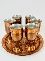 Set 6 gehamerde koperen bekers met presentatieschaal, Ophalen of Verzenden
