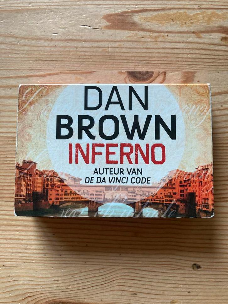 Inferno - Dan Brown (Dwarsligger), Boeken, Thrillers, Gelezen, Nederland, Ophalen of Verzenden