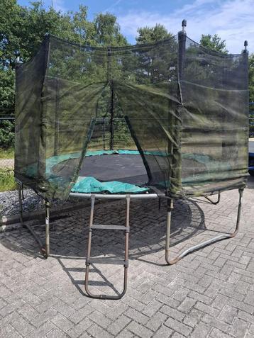 Trampoline gebruikt maar degelijk met net en trap 3,5m beschikbaar voor biedingen