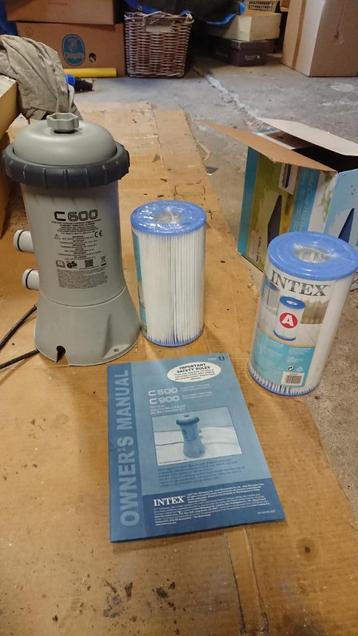 Intex C600 pomp met twee nieuwe filter patronen beschikbaar voor biedingen